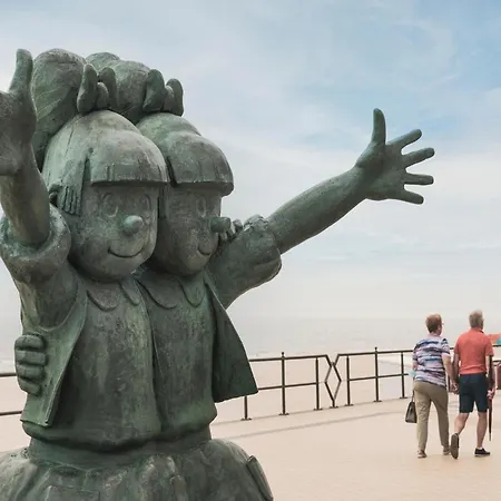 By The Sea With Stunning Views *