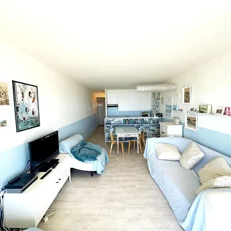 Cozy One-bedroom With Sea View Apartment